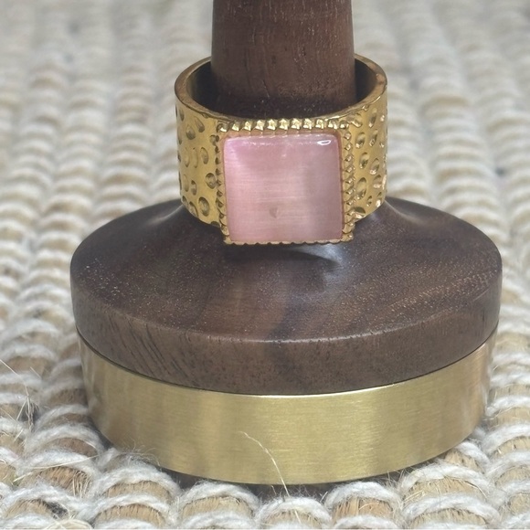Pink Quartz Gold Tone Hammered Thick Band Adjustable Fashion Ring Women’s Size 8 - Picture 1 of 9